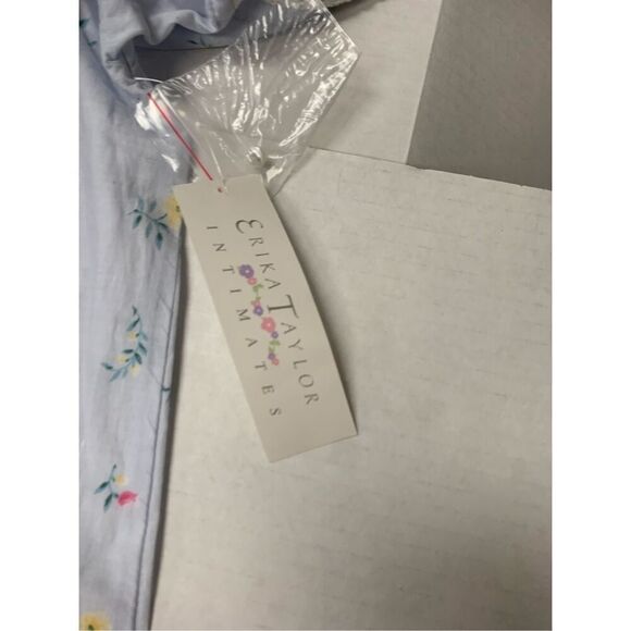 Vintage Floral Old Fashion Night Gown - Picture 6 of 7